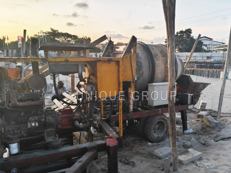 Concrete mixing pump.jpg